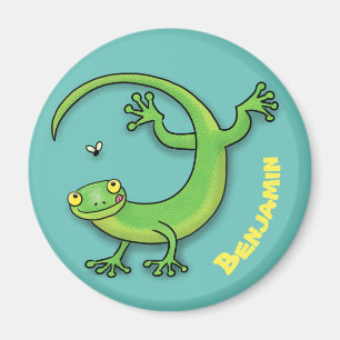 Cute lycklig grönt gecko hälsning med kryp tecknad magnet