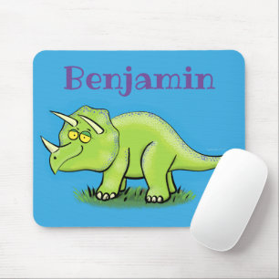 Cute lycklig grönt triceratops dinosaur tecknad musmatta