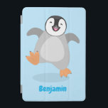 Cute lycklig kejsar penguin chick tecknad iPad mini skydd<br><div class="desc">Skicka en lycklig hej från Antarctica från en varm fluffy penguin! Den här söta kejsaren-chicken hoppar för glädje. Ritad i roligt tecknad stil.</div>