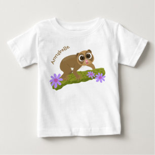 Cute lycklig långsam loris på gren tecknad t shirt