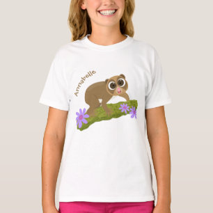 Cute lycklig långsam loris på gren tecknad t shirt