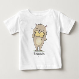 Cute lycklig-leende hamster med jordnöts tecknad t shirt