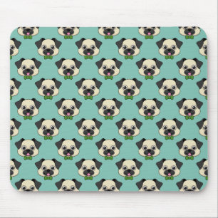 Cute Lycklig Pug Hund med Papillon Musmatta