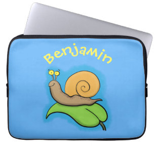 Cute, lycklig snigel på tecknaden löv laptop fodral