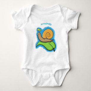 Cute, lycklig snigel på tecknaden löv t shirt