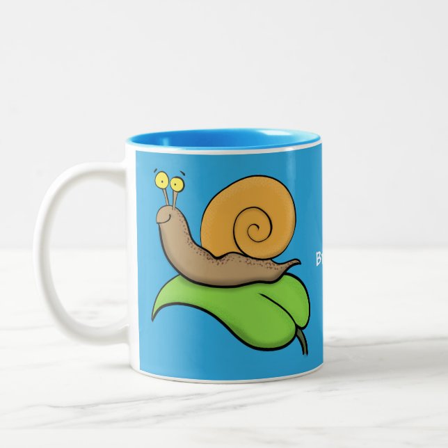 Cute, lycklig snigel på tecknaden löv Två-Tonad mugg (Vänster)