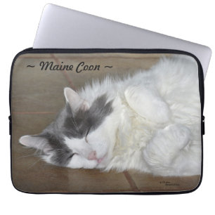 Cute maine coon cat Laptop sleeve