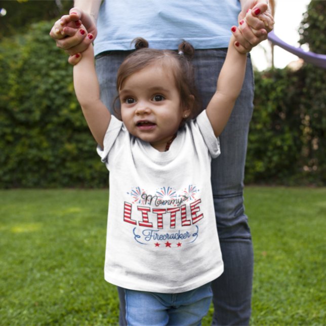 Cute Mamma Little Firecracker 4 juli Fireworks T Shirt (Skapare uppladdad)