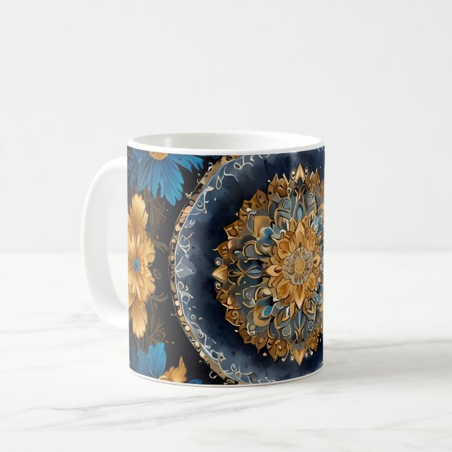 Cute Mandala Design på blå bakgrund med Guld Kaffemugg (Framsida vänster)