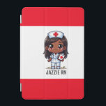 Cute Manga Black Nurse Brown Hair och Ögon Anpassn iPad Mini Skydd<br><div class="desc">Den här miniatyrfilmen för sjuksköterskor har en söt Manga Black-sjuksköterska med brunt hår och brunt ögon med sjukhushölje och utrustning med namn för att anpassa sig. Perfekt till sjuksköterska eller sjuksköterskeskola student. Bild genererad med AI.</div>