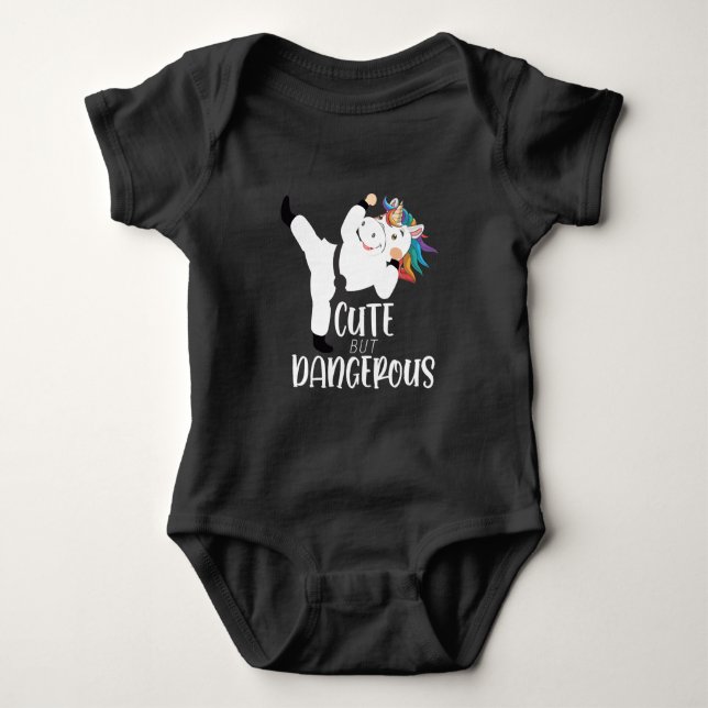 Cute Martial Arts Farligt Unicorn Karate T Shirt (Framsida)