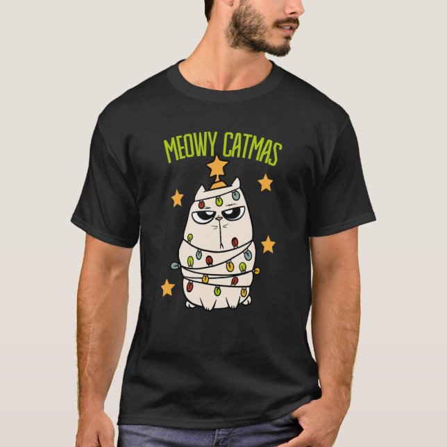 Cute Meowy Catmas Christmas Cat Tangled Up In Ligh T Shirt (Framsida)