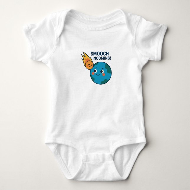 Cute Meteor and Earth Funny Tecknad - "Smooch" T Shirt (Framsida)