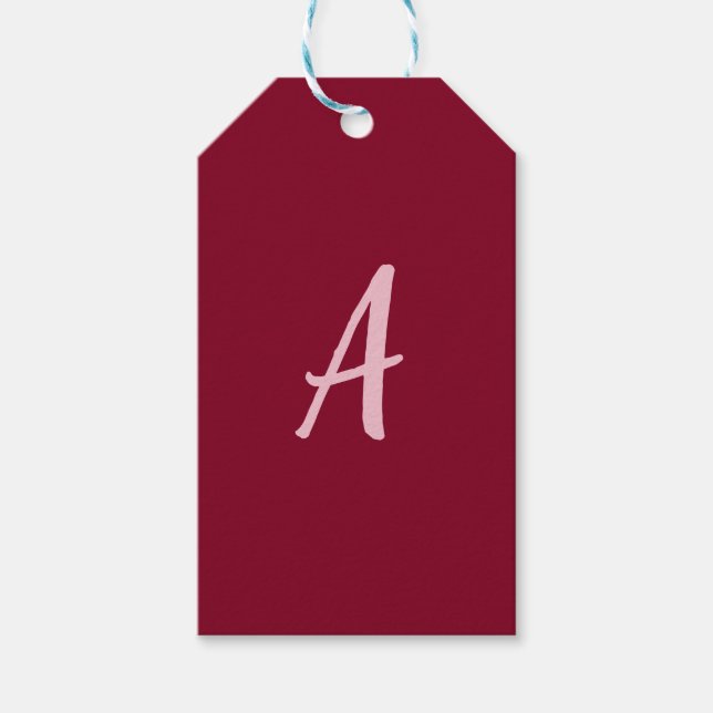 Cute Minimalist Burgundy Red Calligraphy Monogram Presentetikett (Framsidan)