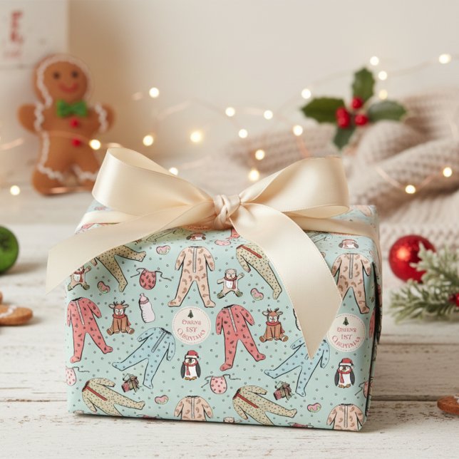 Cute Mint Grönt Baby Första juldagen Anpassningsba Presentpapper (Cute 1st Christmas Kids Wrapping Paper. Baby Pj's & Winter Animals First Xmas Illustration Pattern)