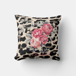 Cute Modern Flowers on Leopard Print Personlig Kudde