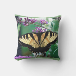 Cute Modern Photography Butterfly and Flower Kudde