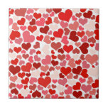 Cute Modern Red Heart Mönster Kakelplatta<br><div class="desc">Toppen söt och modern liten utskrift med hjärtan från hela färg rött. Perfekt för en söt utskrift eller självfallet Alla hjärtans dag!</div>