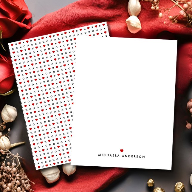 Cute Modern Red Hearts och XO:s anpassade namn Anteckningskort (Skapare uppladdad)