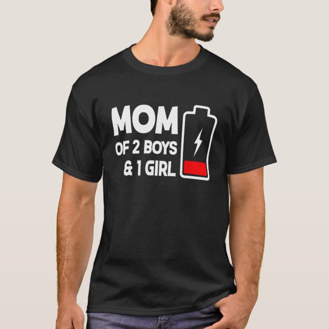 Cute Mom Of 2 Boys & 1 Girls Low Battery Mama Moth T Shirt (Framsida)