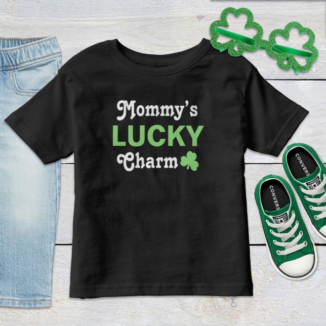 Cute Mommys Lucky Charm Grönt St patricks day T-shirt (Skapare uppladdad)