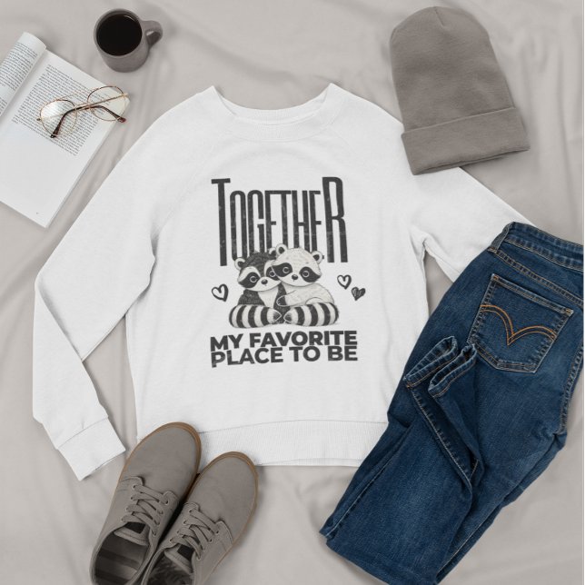 Cute monochromatic Raccoon Valentine Kärlek T Shirt (Skapare uppladdad)