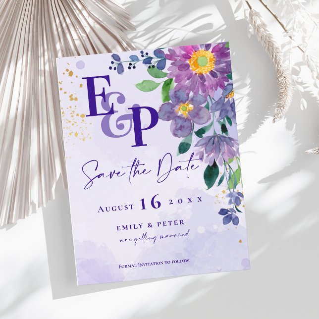Cute Monogram Lila Blommigt Bröllop spara datum Vykort (Pretty Purple Blue Floral Wedding Save the Date Postcard)