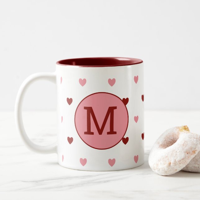 Cute Monogram Rosa Red Heart Mönster Valentine Två-Tonad Mugg (Med munk)