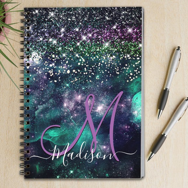 Cute mörk lila grönt faux glitter monogram anteckningsbok (Skapare uppladdad)