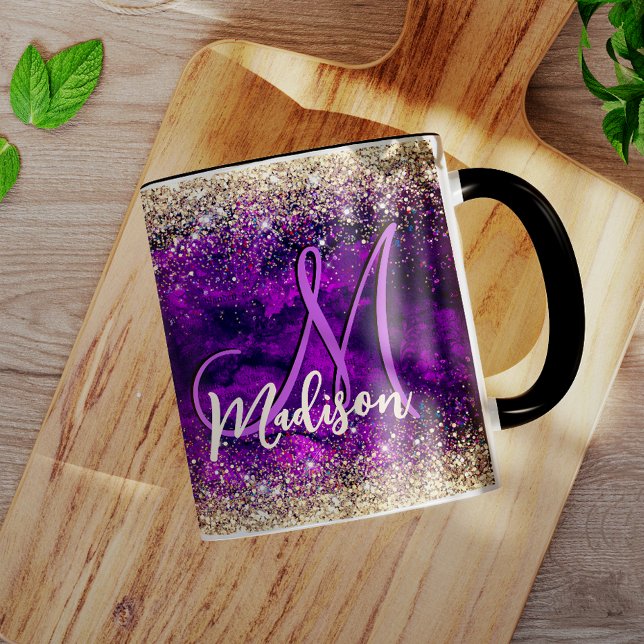 Cute mörk lila guld faux glitter monogram mugg (Skapare uppladdad)
