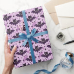 Cute Mörk Lila Halloween Fladdermus Presentpapper<br><div class="desc">Backa dina gåvor med Lila charm med Cute Mörk  Halloween Fladdermus Wrapping Papper. Mörk lila fladdermus och stjärnor med pastellbakgrund för lila,  vilket gör att varje nutid blir lite läskigt.</div>