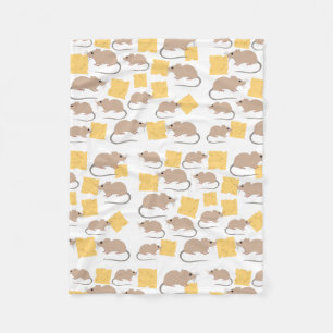 Cute Mouse Rodent Eating Cheese Mönster Fleecefilt