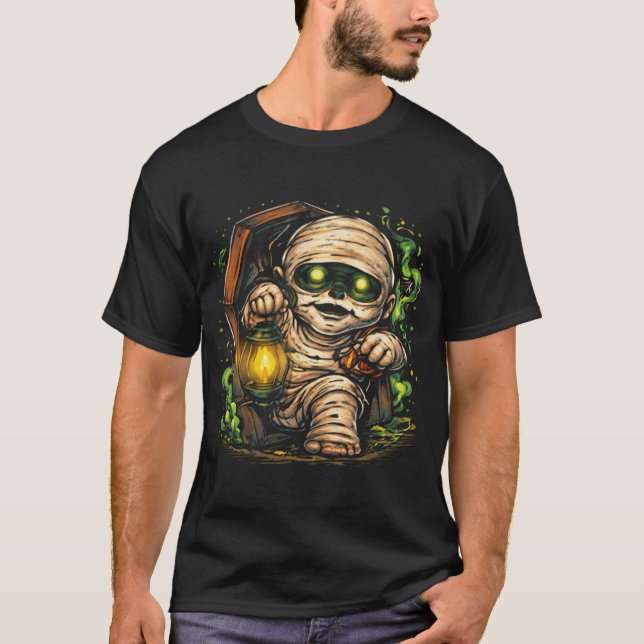Cute Mummy with Lantern T Shirt (Framsida)
