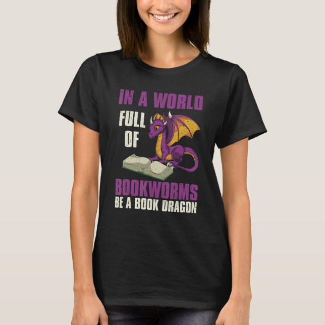 Cute Mythical Creature Bookworm Bok Dragon Readi T Shirt (Framsida)