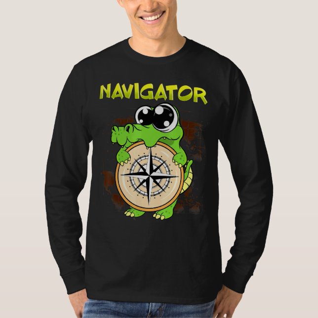 Cute Navigator Pun Alligator Holding Compass T Shirt (Framsida)