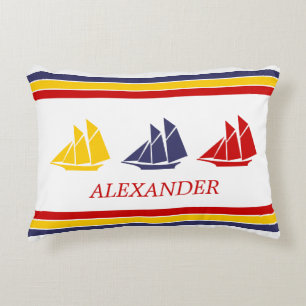 Cute Navy Blue Red Gult Sailboat-Rand nautiskt Prydnadskudde