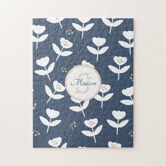 Cute Navy Blue White Blommigt Monogram Pussel (Vertikal)