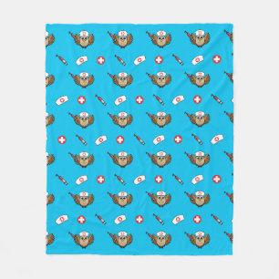 Cute Nurse Uggla med Tecknad i sprutan Fleecefilt