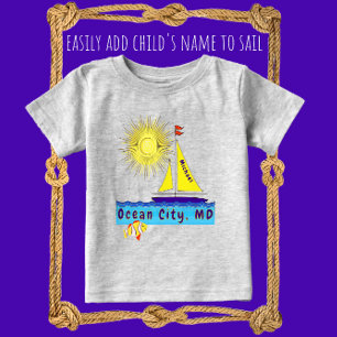 Cute Ocean City Sailboat Sol och Fish med Namn T Shirt
