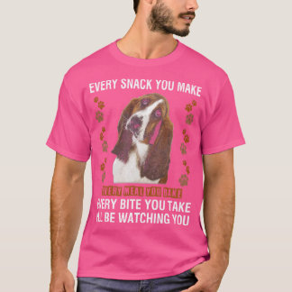 Cute och Curled Basset kommer att titta på dig til T Shirt
