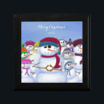 Cute och Whimsics-Snögubbar Minnesask<br><div class="desc">Cute och vita snögubbar kyls ihop eftersom de behållor varandra trevligt och kall på en vinterdag. Alla snögubbar bär färgstarka hattar och kreativ och halsdukar. Anpassa den här visuella snögubbarna genom att lägga till din egen text eller ta bort den för att lämna den tom. Baserat på en originalbild biet...</div>