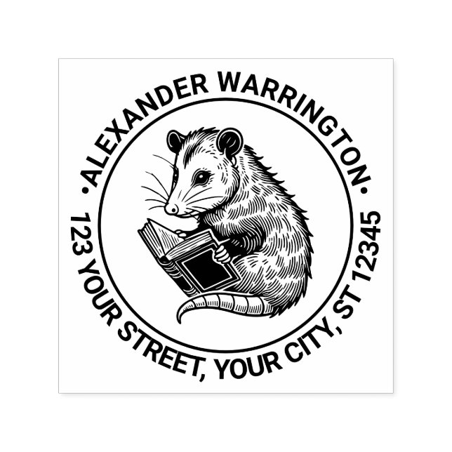 Cute Opossum Reading Book Name Return Address Självfärgande Stämpel (Design)