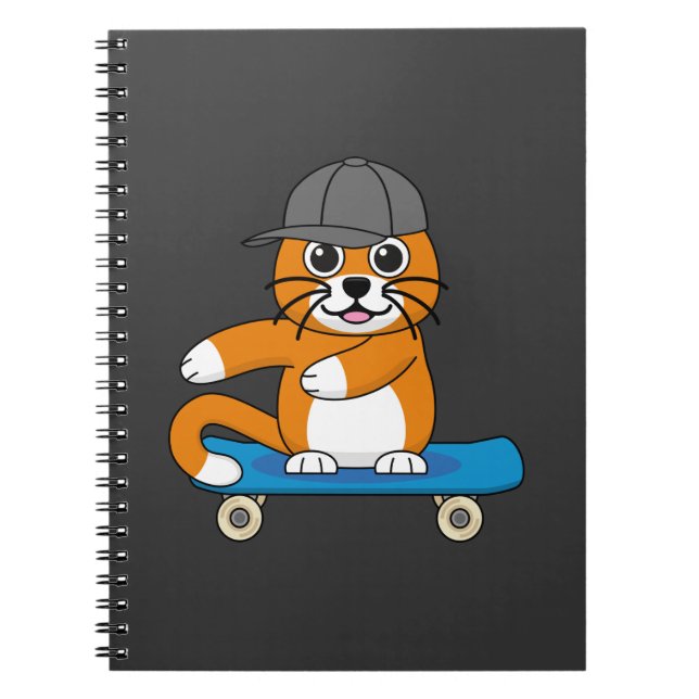 Cute Orange Cat på Skateboard-Tecknad Anteckningsbok (Framsidan)