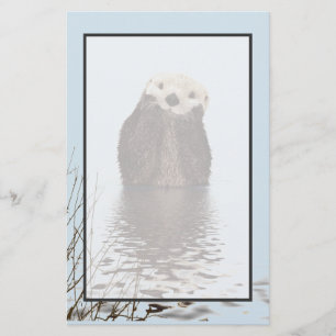 Cute Otter står i en damanläggning i Ansikte Brevpapper