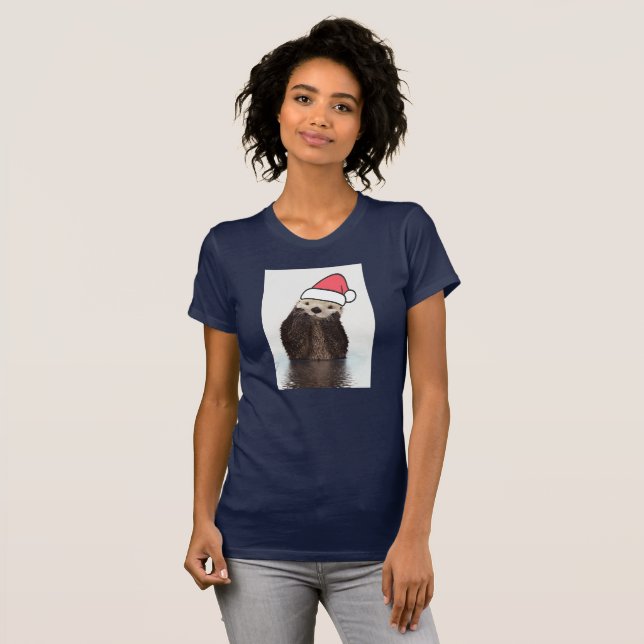 Cute Otter Wearing a Santa Hat jul T Shirt (Hel framsida)