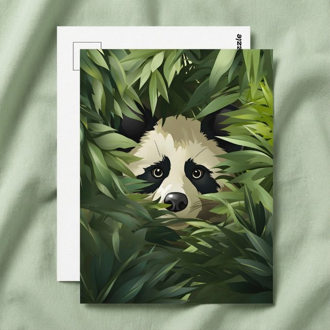 Cute panda björn gömmer bakom grönt bamboo löv vykort (Cute panda bear hiding behind green bamboo leaves postcard.)