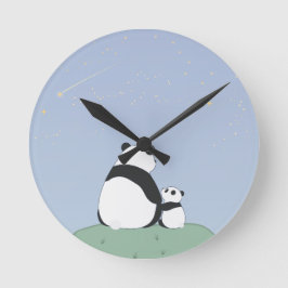Cute Panda under Stars Rund Klocka
