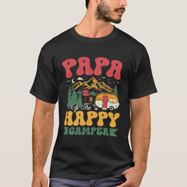 Cute Papa Of The Happy Camper Groovy Camping Trip T Shirt (Framsida)