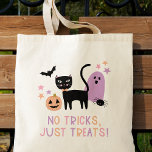 Cute Pastel Halloween, inga prövningar bara tremor Tygkasse<br><div class="desc">Den här söta väskan är perfekt för allt det där halloween-godis-utfall! Den har en svart katt,  spöke,  jack-o-lantern-pumpa,  fladdermus,  spindel och stjärnor i ett färg-schema svart,  pastelliserad rosa,  lila och persika. Enkel typografi lyder "NO TRICKS,  JUST TREATS" i matchande pastel färg. *Original Illustration by Orabella Prints.</div>