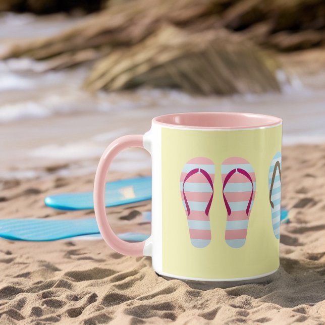 Cute Pastel Stripe Flinflip flops på Blekens Gult Mugg (Skapare uppladdad)